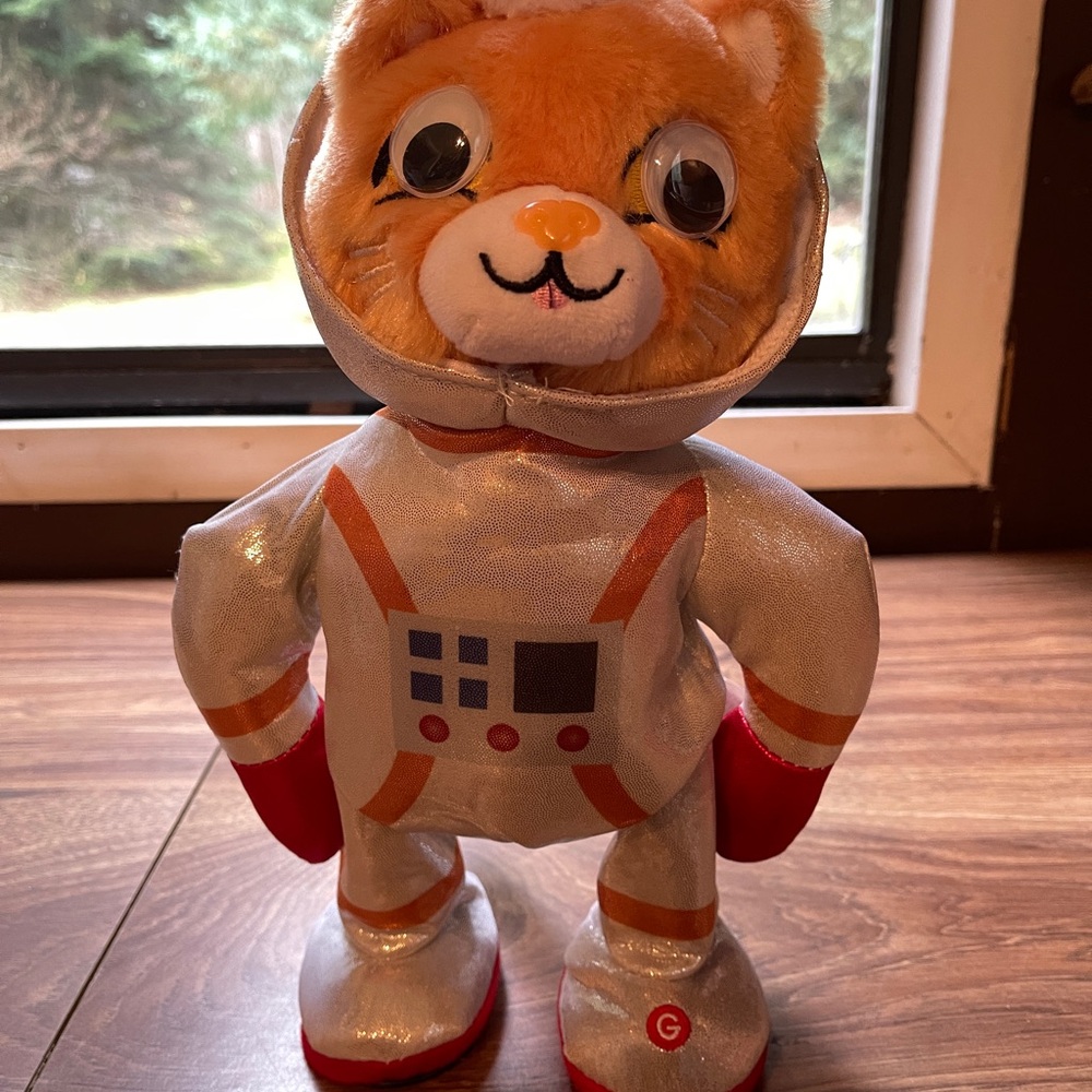 Gemmy 2021 animatronic singing space walk cat